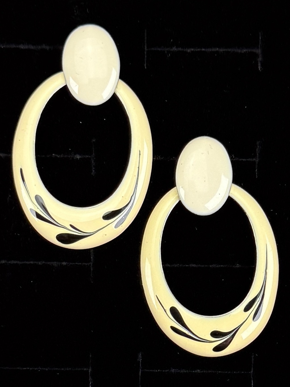 Vintage lightweight Cream-ish Black Pierced Earrings
